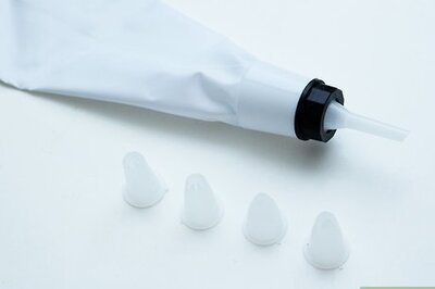 How to Pipe Frosting on Cupcakes