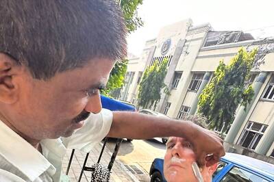 Michael Vaughan Visits Roadside Barber Shop in Mumbai On His ‘Shaving Day’