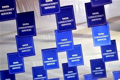 TCS consolidated net jumps 15.5 pc to Rs 3,831 cr in Q1