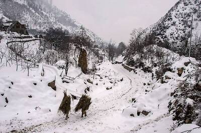 Traffic on Jammu-Srinagar National Highway Suspended Due to Inclement Weather