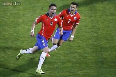 Chile down nine-man Uruguay to reach Copa America semis