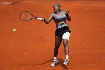 Serena Williams starts French Open with 6-2, 6-1 win