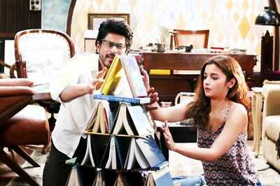 Alia Bhatt-Shah Rukh Khan's  Dear Zindagi Mints Rs 32.50 cr in Opening Weekend
