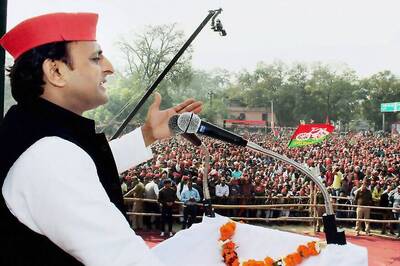 EC Sends Notice to Akhilesh for Asking Voters to Accept 'Bribes' from Parties