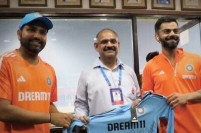 WATCH: Rohit Sharma, Virat Kohli Present Signed Jersey to DDCA Dressing Room Attendant For Completing 40 Years at Service
