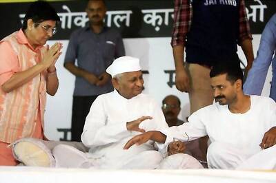 Team Anna discusses forming political alternative