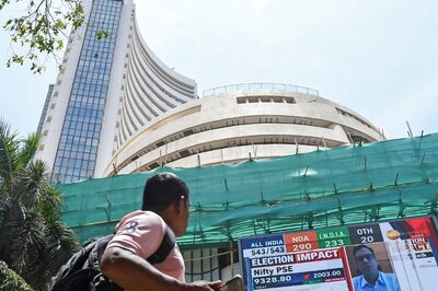 Stock Market Updates: Sensex Flat, Nifty Holds 26,200; IT Stocks Shine