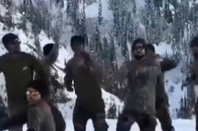 Indian Army Officers Dance to Kala Chashma in 'Line of Danger' Amid Snowclad Mountains