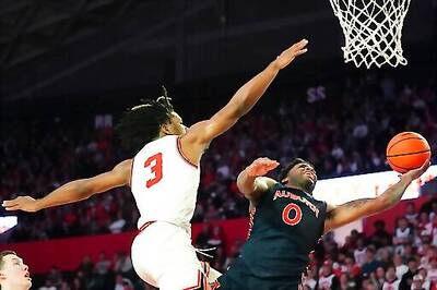 Green's Late Layup Sends No. 1 Auburn Past Georgia 74-72