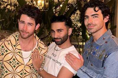 Joe Jonas Looks AWKWARD as Orry Strikes His Trademark Pose With Nick Jonas, Photos Go Viral