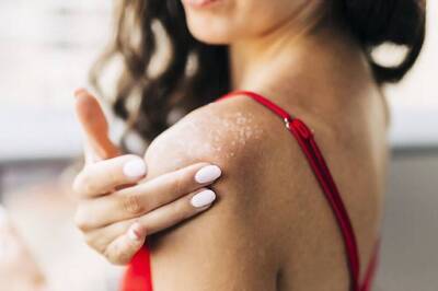 The Root Cause of Dry Skin and the Best At-Home Treatments to Relieve It