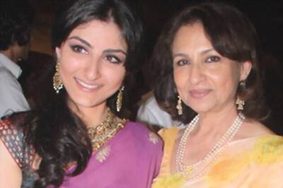 Sharmila distributing Saif-Kareena's wedding cards