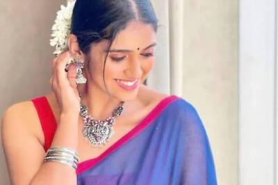 Sairat Fame Rinku Rajguru Looks Elegant in Blue Saree With Red Blouse