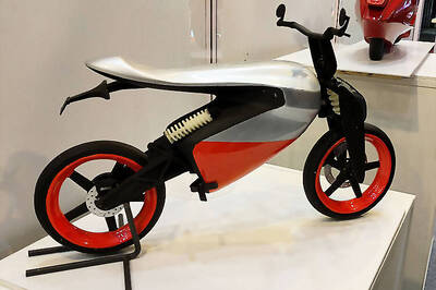 CNG motorcycle, redesigned Mumbai local, restyled Bajaj Chetak: IIT-Bombay's innovative ideas showcased at Auto Expo 2016