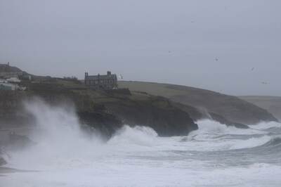 Storm Isha Disrupts UK Travel and Power Services with Gusts Exceeding 140 KMH