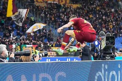 Giroud Scores 2 Late Goals As AC Milan Beats Rival Inter 2-1