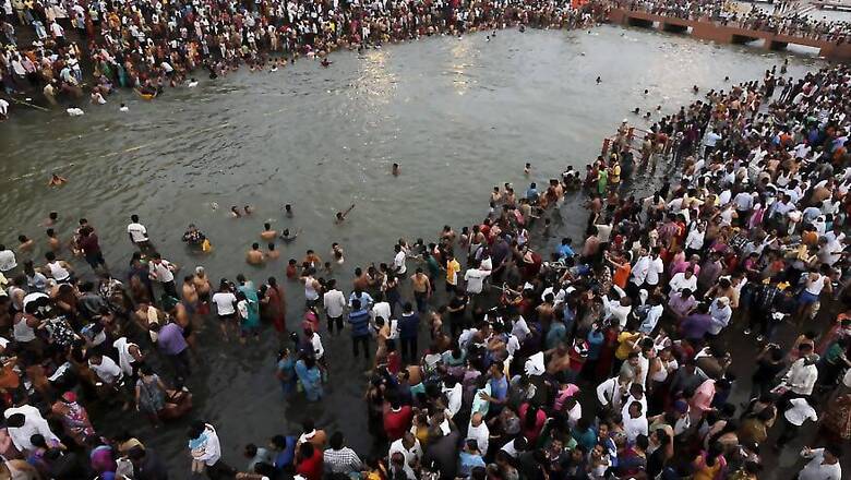 Thousands Take Holy Dip at Kumbh to Mark 'Mauni Amavasya'