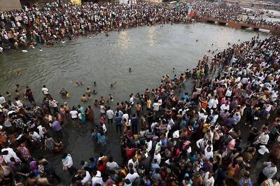 Thousands Take Holy Dip at Kumbh to Mark 'Mauni Amavasya'