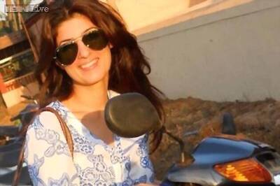 If looks could kill! Twinkle Khanna shares her childhood picture with mom Dimple Kapadia