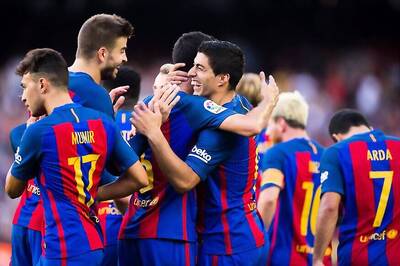 Luis Suarez Hits Hat-Trick as Barcelona Thump Real Betis 6-2
