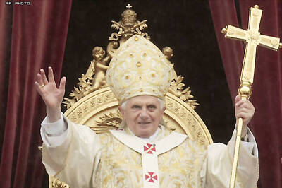 Pope's immunity challenged in Britain