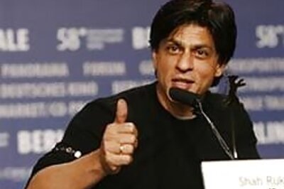 Shahid pips 'ageing' SRK to Kismet Konnection