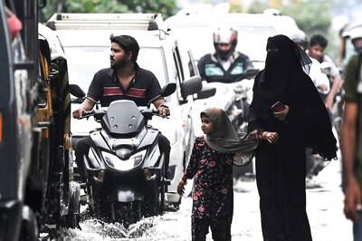 Heavy Rains Trigger Mumbai Traffic Chaos; IMD Warns of More Heavy Showers, Issues Yellow Alert