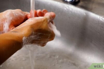 How to Clean a Contact Lens Case