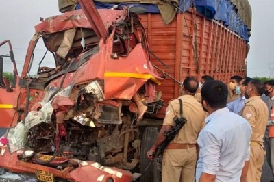 2 Women, Minor Boy Among Six Injured After Truck Overturns, Falls on Van in Delhi