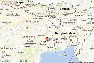 West Bengal: Mother throws child out of moving train