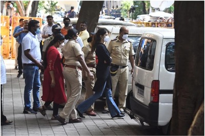 After Court Rejects Bail, Rhea, Showik Chakraborty and 4 Other Accused to Move HC Next Week