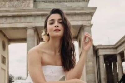 Alia Bhatt Radiates All Natural Glow Ahead of Gangubai Kathiawadi's Berlinale Premiere; See Pics