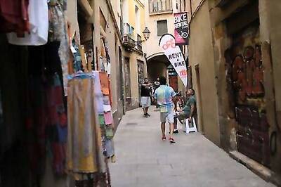 Spain's Unemployment Rises Amid New COVID Outbreaks, Tourist Restrictions