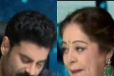 Sikandar Kher’s Emotional Poem for Mother Kirron Kher Leaves Her in Tears; Watch Video