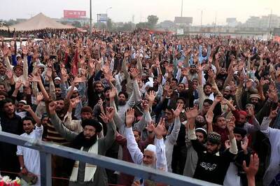 Pakistan Police Arrest Dozens From Islamist Party Blocking Entrance to Capital