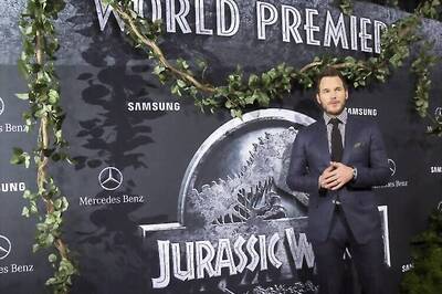 'Jurassic World' scores biggest box office opening in history