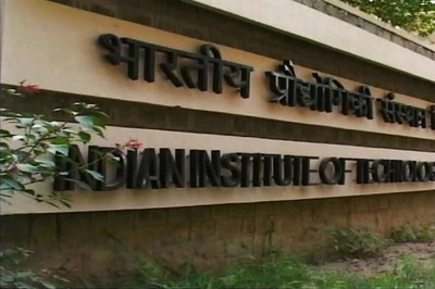 Over 5,600 Vacancies for Faculty in Central Varsities, Over 2,800 in IITs, Says HRD Ministry