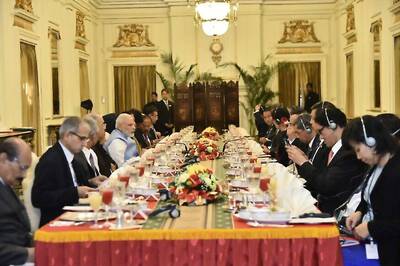 Suu Kyi Meets PM Modi, Signs New Agreements to Enhance Bilateral Ties