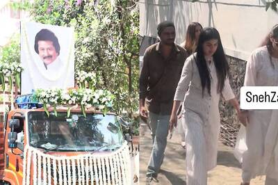 Vidya Balan Keeps Her Calm As Fan Forces Her For a Selfie At Pankaj Udhas' Funeral; Video Goes Viral