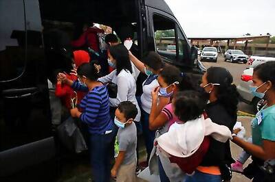 US To Keep Migrant Families In Hotels As Amid Rush For Space