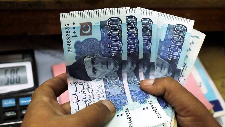 Pakistani Rupee Falls To All-Time Low Against US Dollar