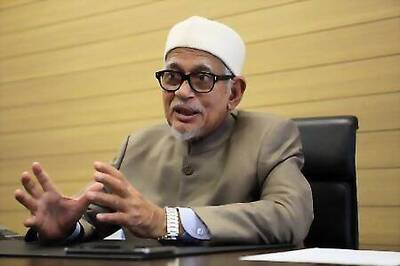 Malaysian Islamist party says snap poll needed for political stability