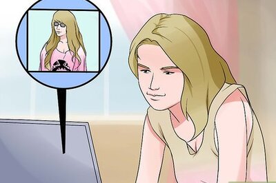 How to Flirt With a Guy Online