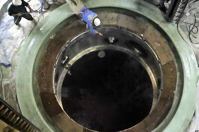 US, Europe look at fast but risky penalty on Iran