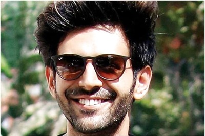Kartik Aaryan Wishes Fan on Wedding Anniversary, Receives Praise Online