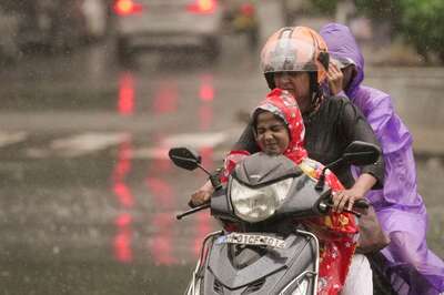 Heavy Rainfall in Delhi Drops Mercury Amid Bone-Chilling Winters; More Showers Expected