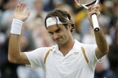 Haas lets Federer walk into quarters