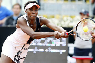 Venus loses to Radwanska in second round