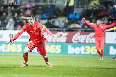 Lionel Messi overtakes Cristiano Ronaldo as Barcelona beat Eibar 2-0