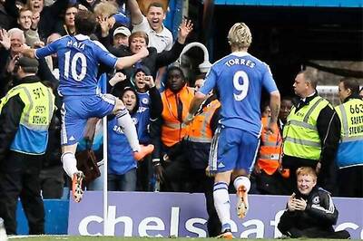 Mata's late strike helps Chelsea beat Wigan